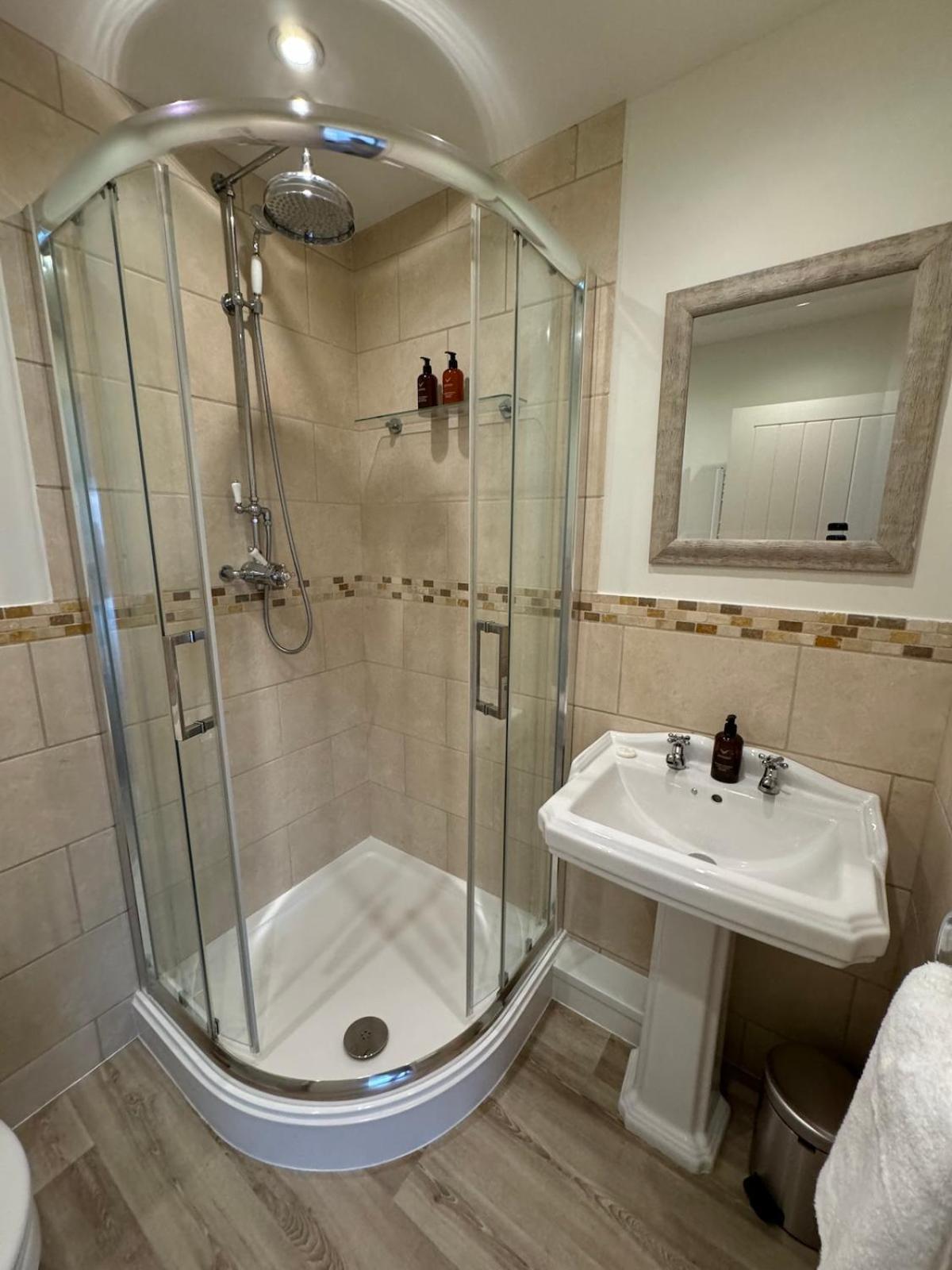 קיינשם Chew View Luxury Apartment מראה חיצוני תמונה
